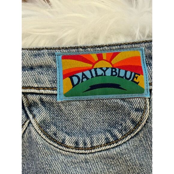 Daily Blue Skye Women's High Rise Flared Jeans Size 31 Medium Wash - Picture 15 of 16